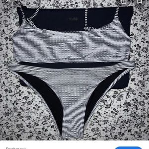 ISO TRIANGL LYLA SWIMSUIT SIZE MEDIUM